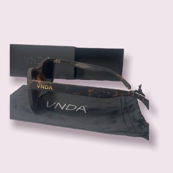 VNDA Tortoise Frame Round Polarized Sunglasses - Picture 2 of 4